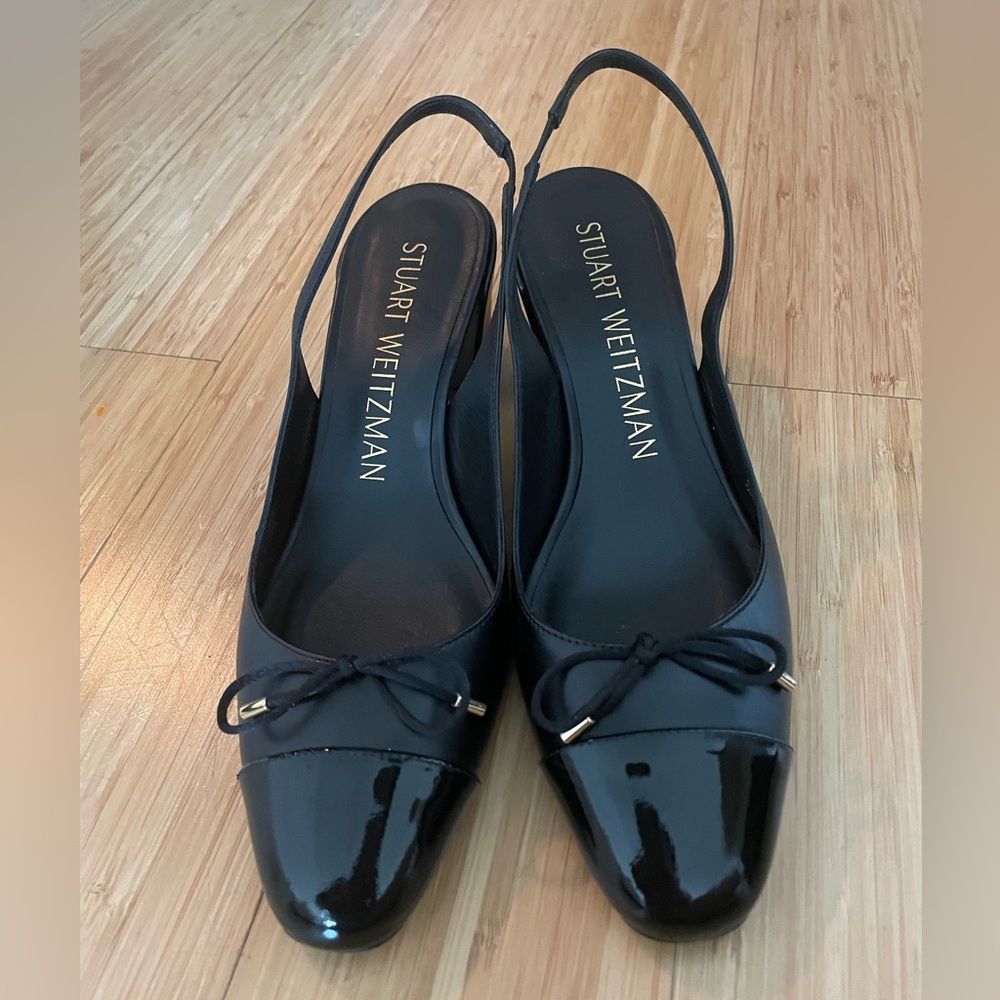 Stuart Weitzman
Sleek Mixed Leather Bow Slingback Pumps